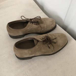 Nude brown loafers-like shoes